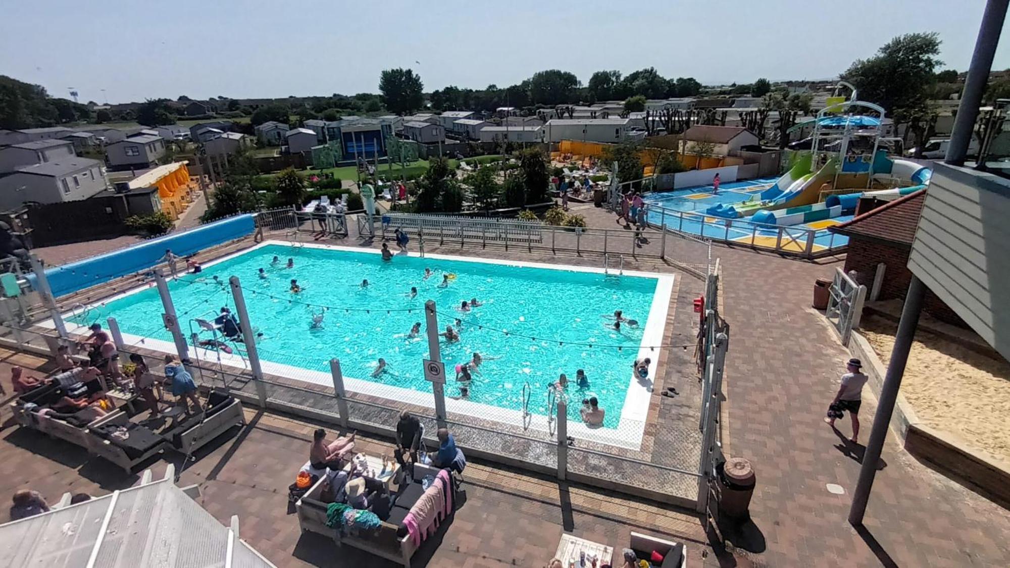 Cwtch, White Horse, Seal Bay Resort Selsey Luaran gambar